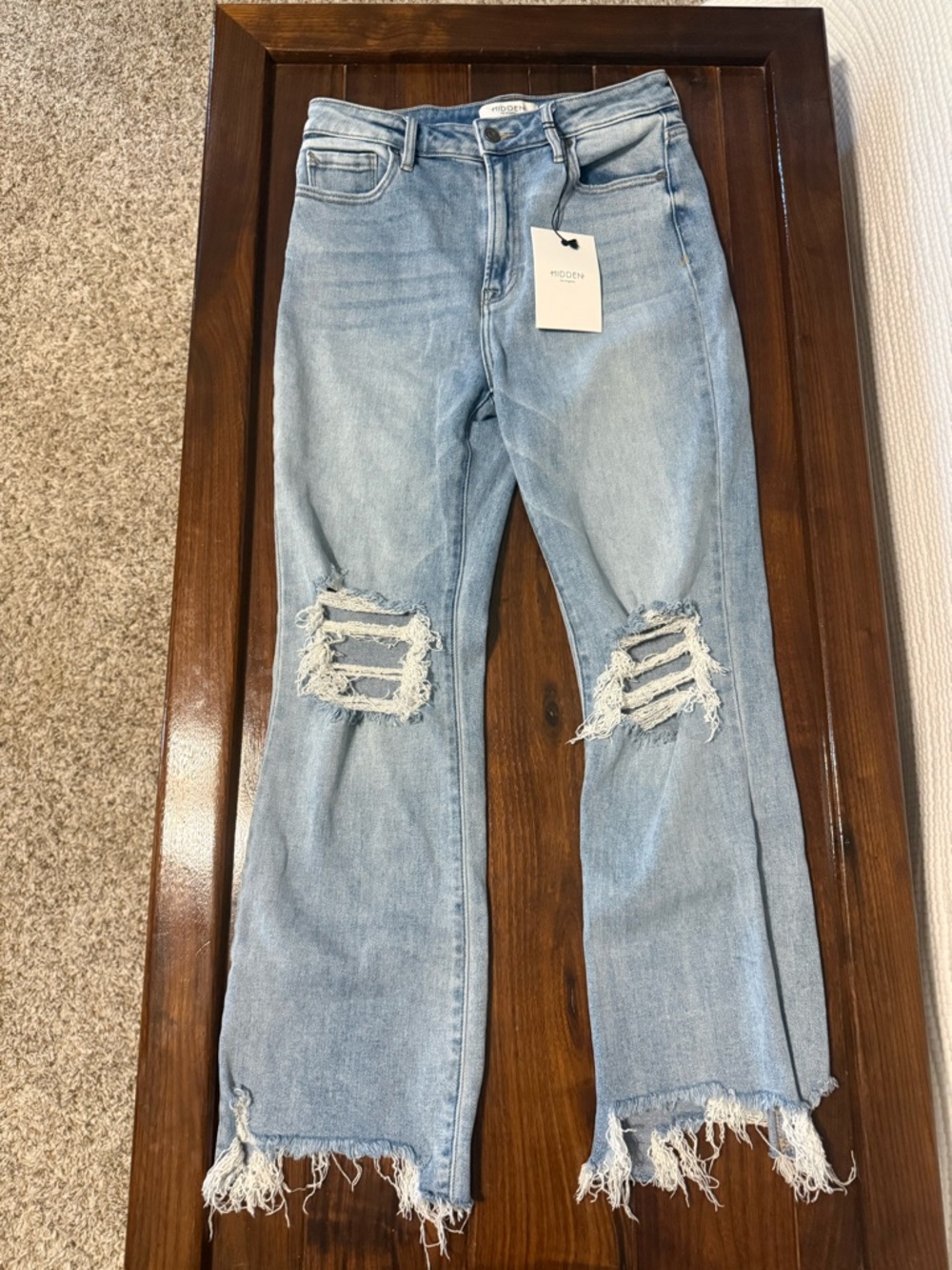 NWT Hidden Light Blue Distressed Cropped Women’s Jeans